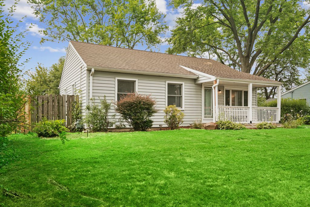 1005 E Lilac Drive, Palatine, IL 60074