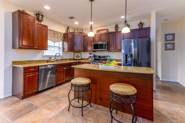 3 Sweetgum Lane, Miller Place, NY 11764