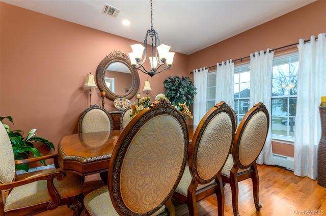 3 Sweetgum Lane, Miller Place, NY 11764