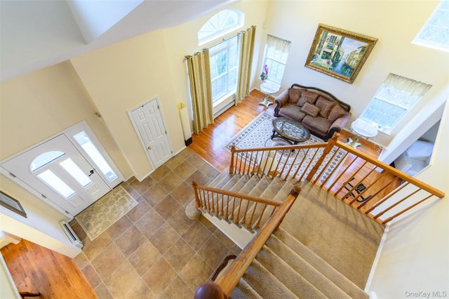 3 Sweetgum Lane, Miller Place, NY 11764