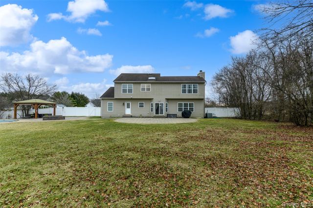 3 Sweetgum Lane, Miller Place, NY 11764