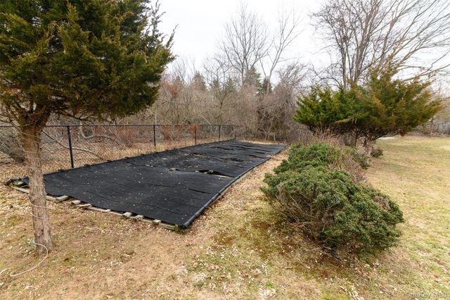 3 Sweetgum Lane, Miller Place, NY 11764