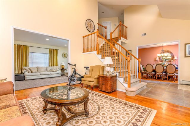 3 Sweetgum Lane, Miller Place, NY 11764