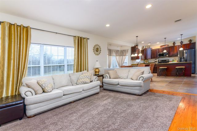 3 Sweetgum Lane, Miller Place, NY 11764