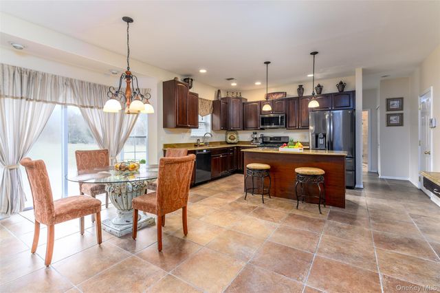 3 Sweetgum Lane, Miller Place, NY 11764