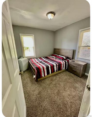 19129 Strasburg Street, Flat Rock, MI 48205