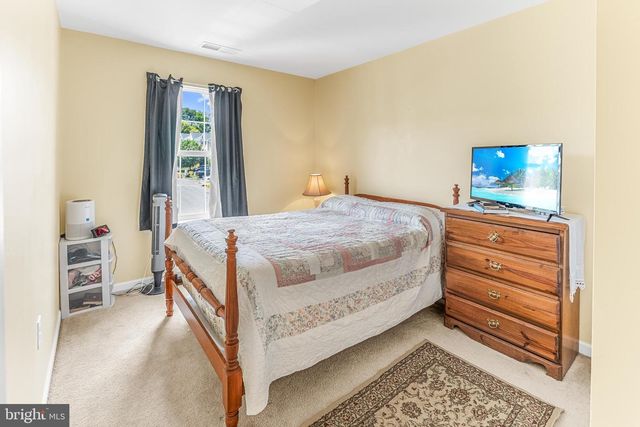 244 RUMBLING ROCK RD, Hedgesville, WV 25427