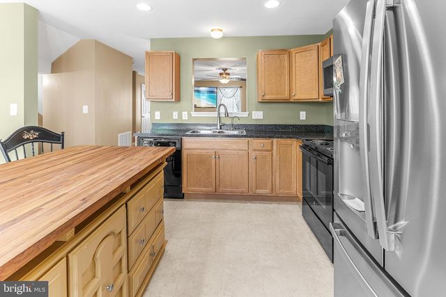 244 RUMBLING ROCK RD, Hedgesville, WV 25427