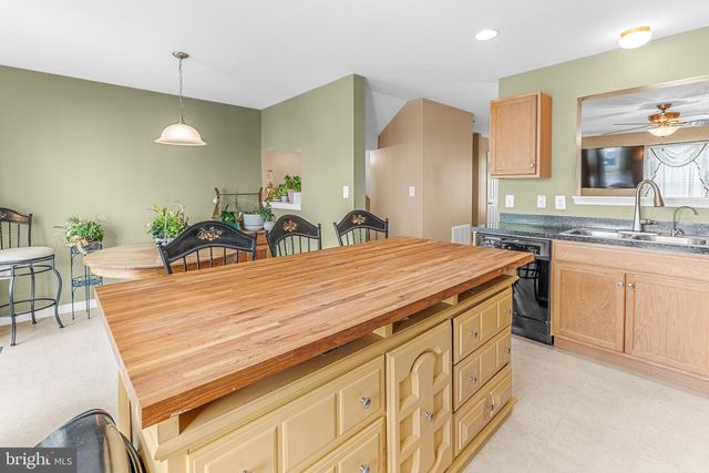 244 RUMBLING ROCK RD, Hedgesville, WV 25427