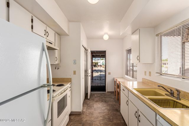 348 N Calle De Las Profetas, Green Valley, AZ 85614