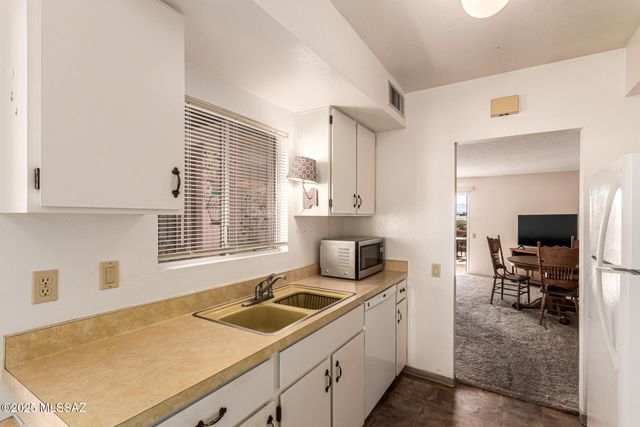 348 N Calle De Las Profetas, Green Valley, AZ 85614