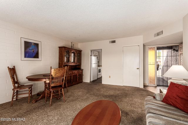 348 N Calle De Las Profetas, Green Valley, AZ 85614