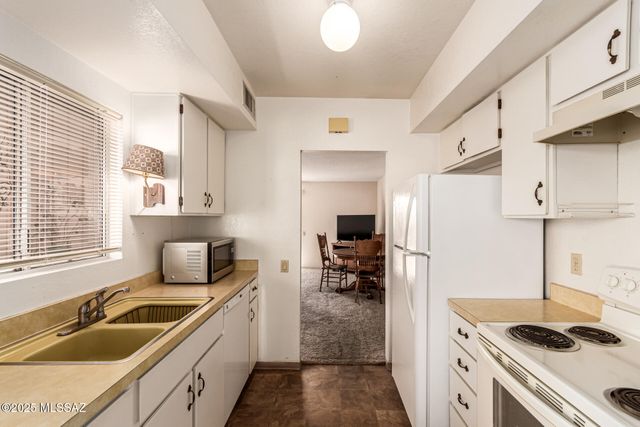 348 N Calle De Las Profetas, Green Valley, AZ 85614