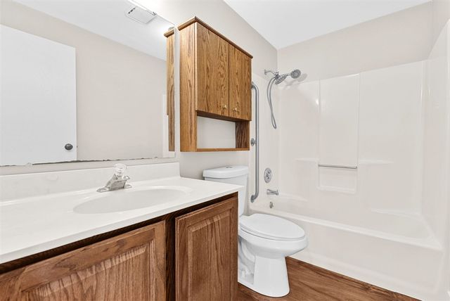 1016 Wedgewood Drive, Plainwell, MI 49080