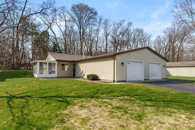 1016 Wedgewood Drive, Plainwell, MI 49080