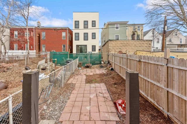 196 UNION ST, Jc, Bergen-lafayett, NJ 07304