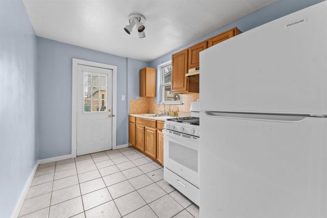 196 UNION ST, Jc, Bergen-lafayett, NJ 07304