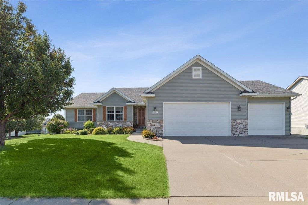 1301 W 62ND Court, Davenport, IA 52806