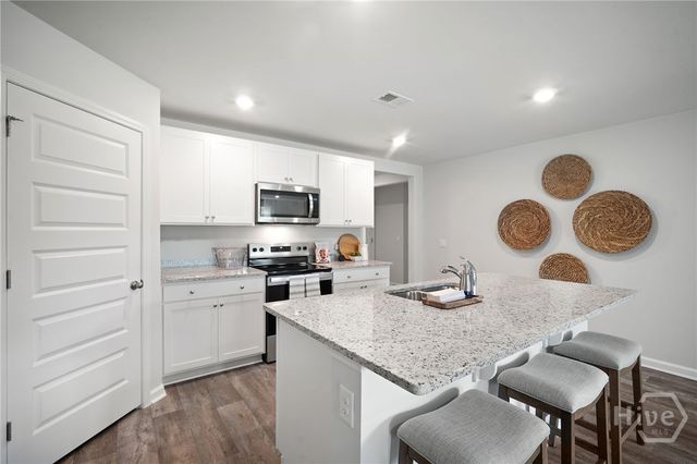 1097 Bergamot Road, Bloomingdale, GA 31302
