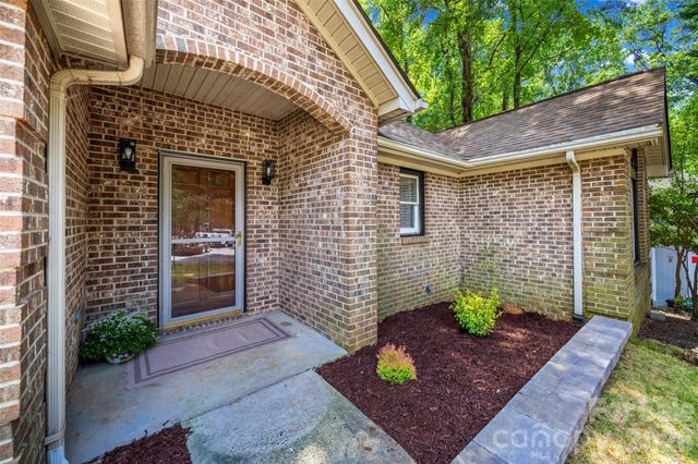 5053 Suwarrow Court, Tega Cay, SC 29708