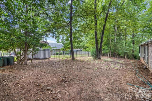 5053 Suwarrow Court, Tega Cay, SC 29708
