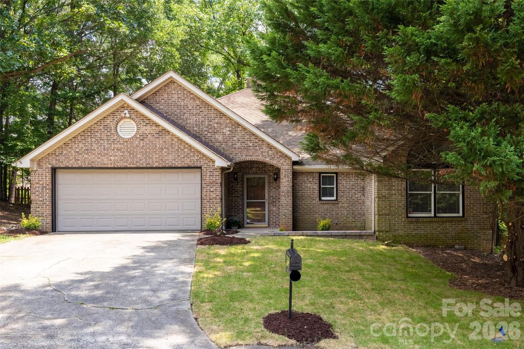 5053 Suwarrow Court, Tega Cay, SC 29708