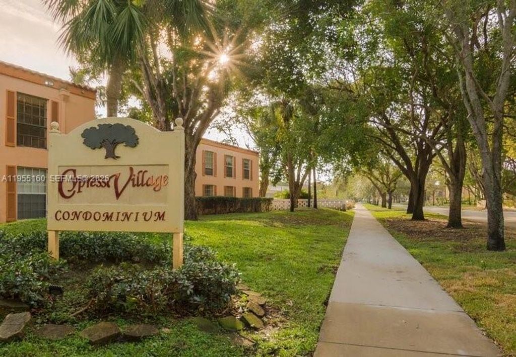 7160 Fairway Dr J18, Miami Lakes, FL 33014