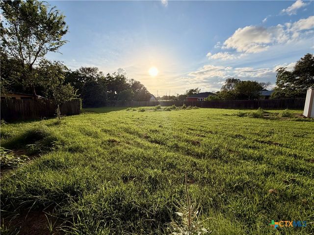 2011 Zint Street, Gonzales, TX 78629