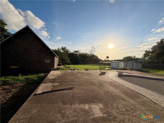 2011 Zint Street, Gonzales, TX 78629