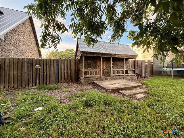 2011 Zint Street, Gonzales, TX 78629