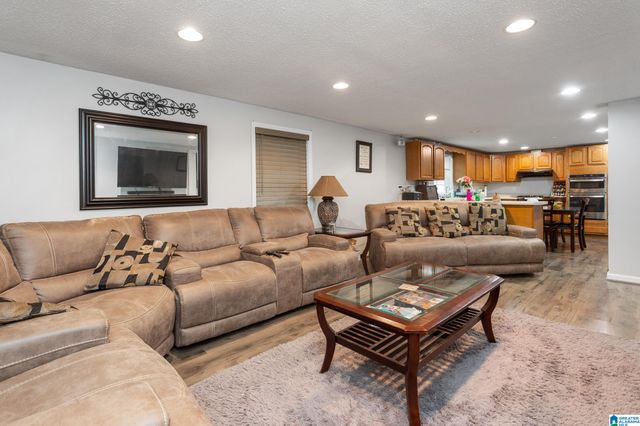 8420 LAWLEY AVENUE, Leeds, AL 35094