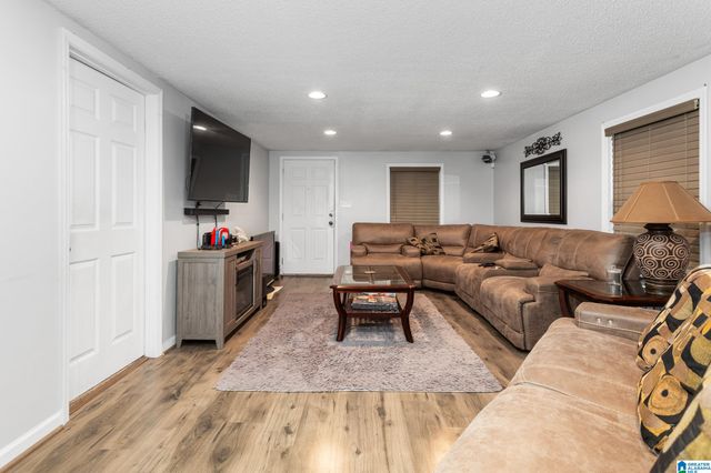 8420 LAWLEY AVENUE, Leeds, AL 35094