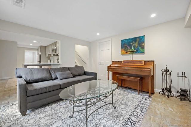 176 Logan Road, New Canaan, CT 06840