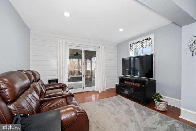 910 MARION AVE, Wilmington, DE 19809