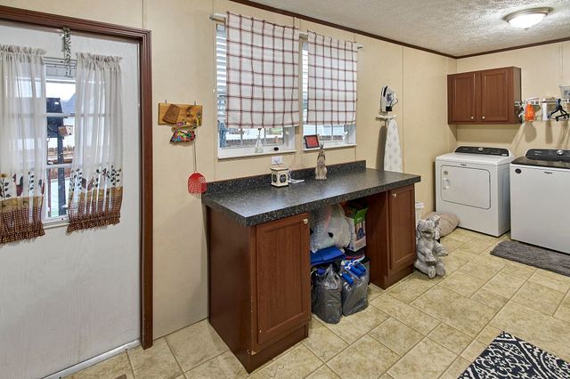 374 Sunnybrook Drive, Hurricane, WV 25526