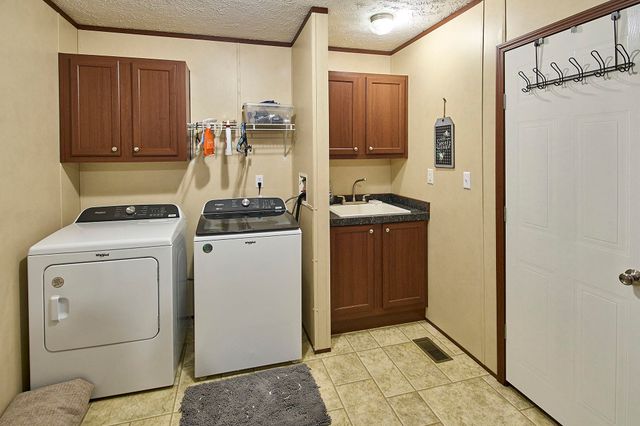 374 Sunnybrook Drive, Hurricane, WV 25526