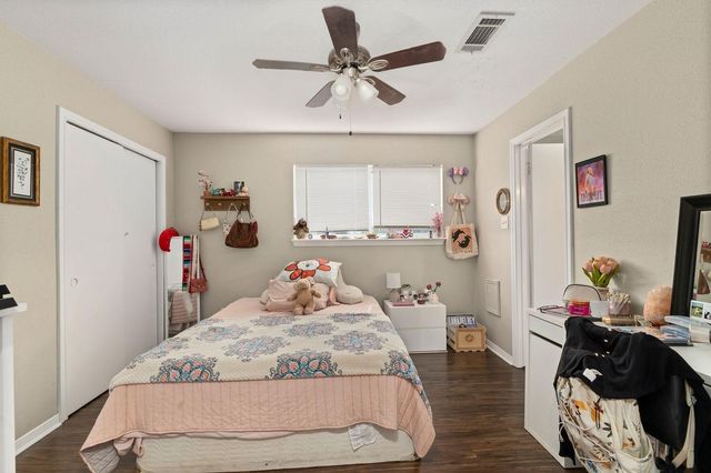 8300 Oakhaven Road, La Porte, TX 77571