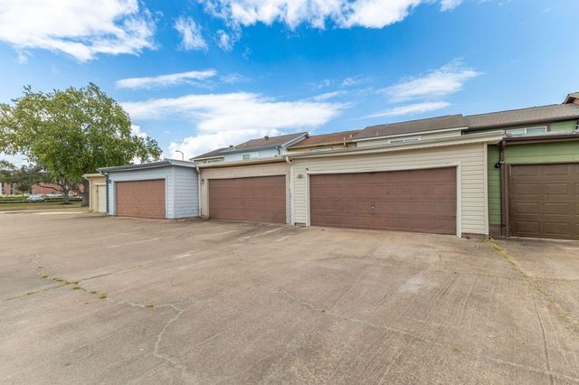 8300 Oakhaven Road, La Porte, TX 77571