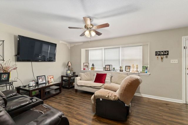 8300 Oakhaven Road, La Porte, TX 77571