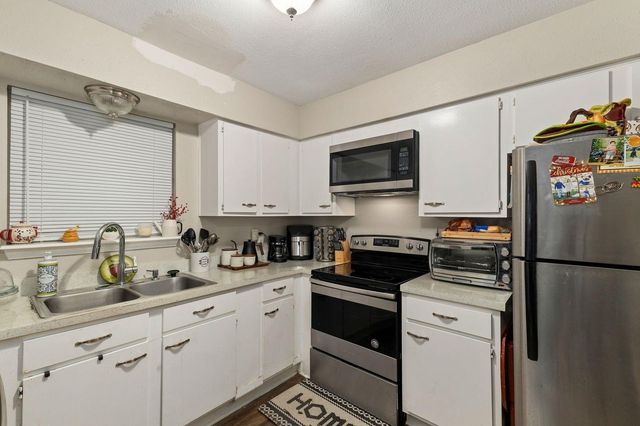 8300 Oakhaven Road, La Porte, TX 77571