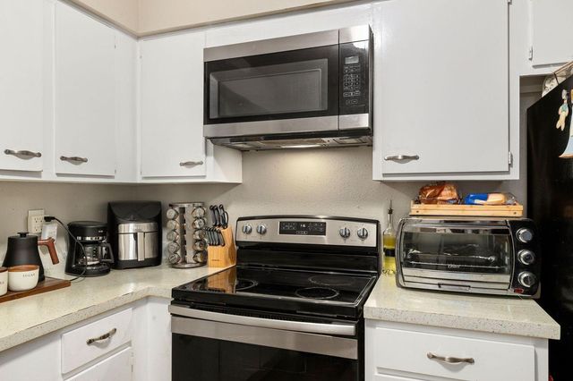 8300 Oakhaven Road, La Porte, TX 77571