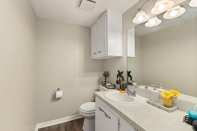 8300 Oakhaven Road, La Porte, TX 77571