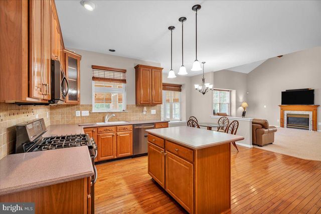 68 HILLSIDE LN, Mount Laurel, NJ 08054