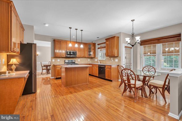 68 HILLSIDE LN, Mount Laurel, NJ 08054