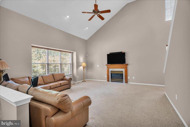 68 HILLSIDE LN, Mount Laurel, NJ 08054