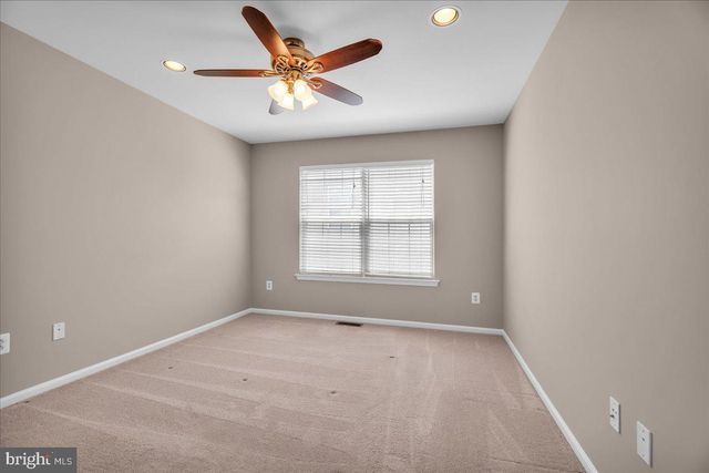 68 HILLSIDE LN, Mount Laurel, NJ 08054