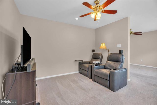 68 HILLSIDE LN, Mount Laurel, NJ 08054