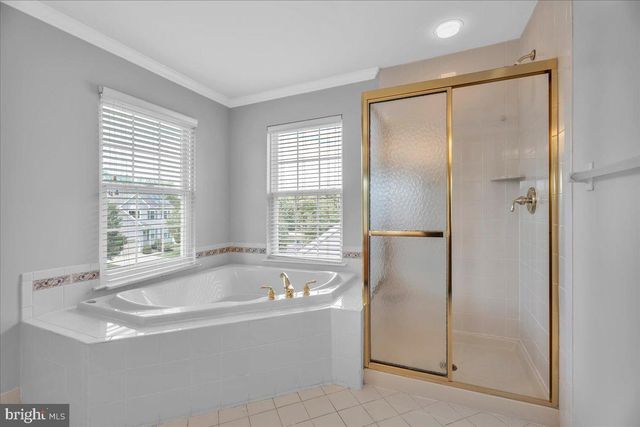 68 HILLSIDE LN, Mount Laurel, NJ 08054