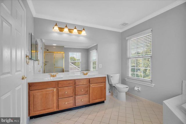 68 HILLSIDE LN, Mount Laurel, NJ 08054