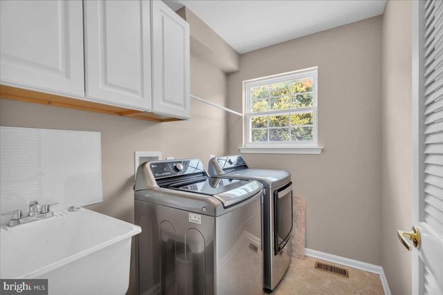 68 HILLSIDE LN, Mount Laurel, NJ 08054
